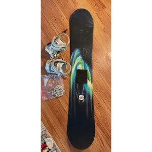 Women’s snowboard and bindings 148CM